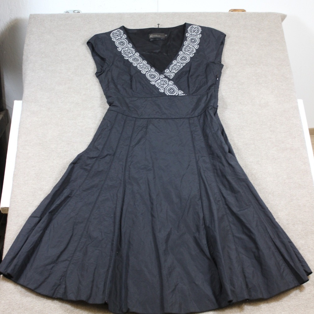 David Lawrence Black Embroidered V-Neck Fit and Flare Dress Size 10‎ AU